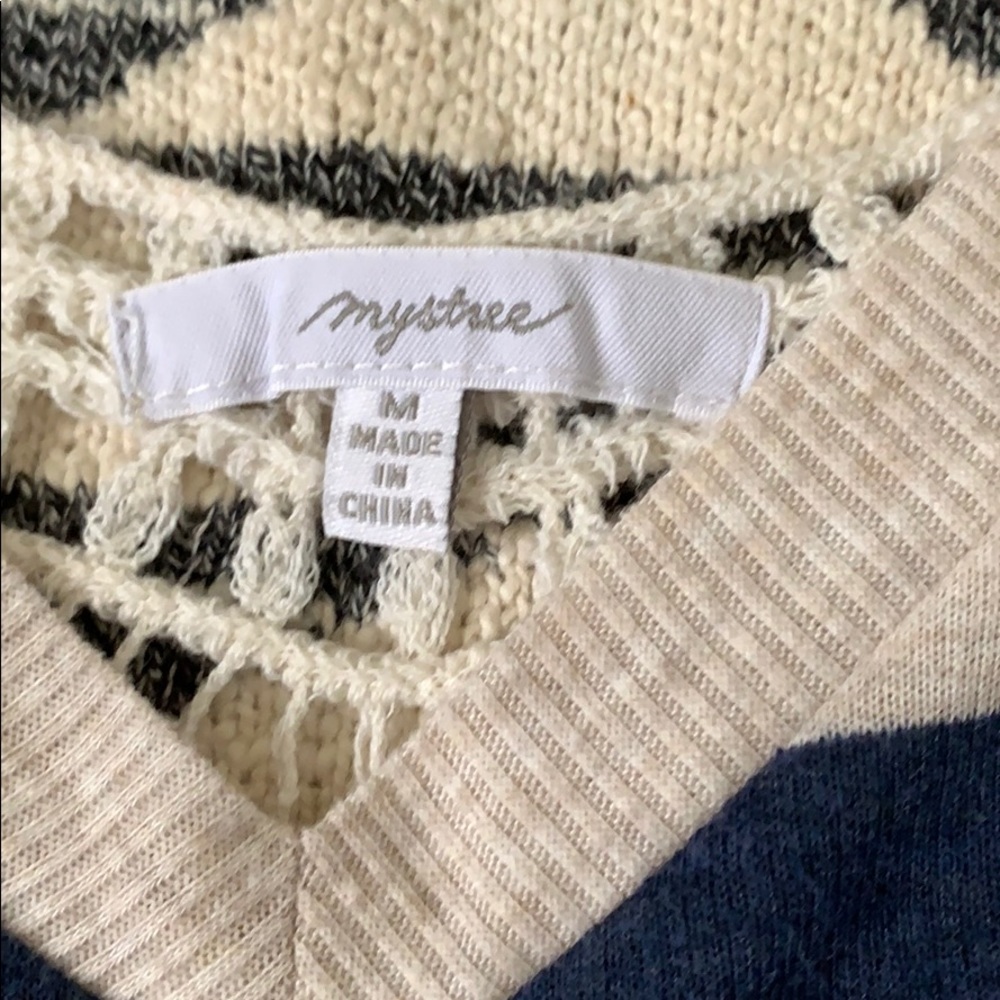 Mystree brand poncho (with sleeves) - Picture 6 of 6